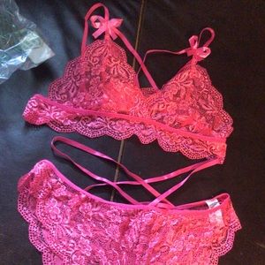 Brand new very sexy lingerie set size Large. Took out of packaging for picture